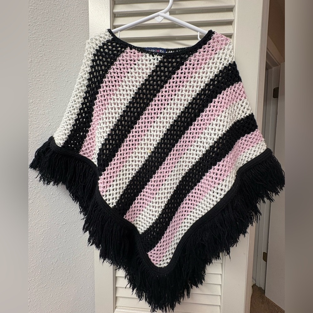 🩷🖤Limited Too • pink, white & black crochet poncho • S/10